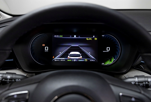 MG MG5 Electric Long Range screens view