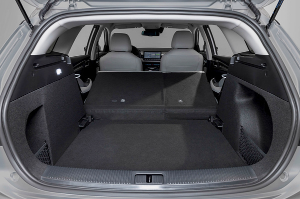 MG MG5 Electric Long Range trunk view
