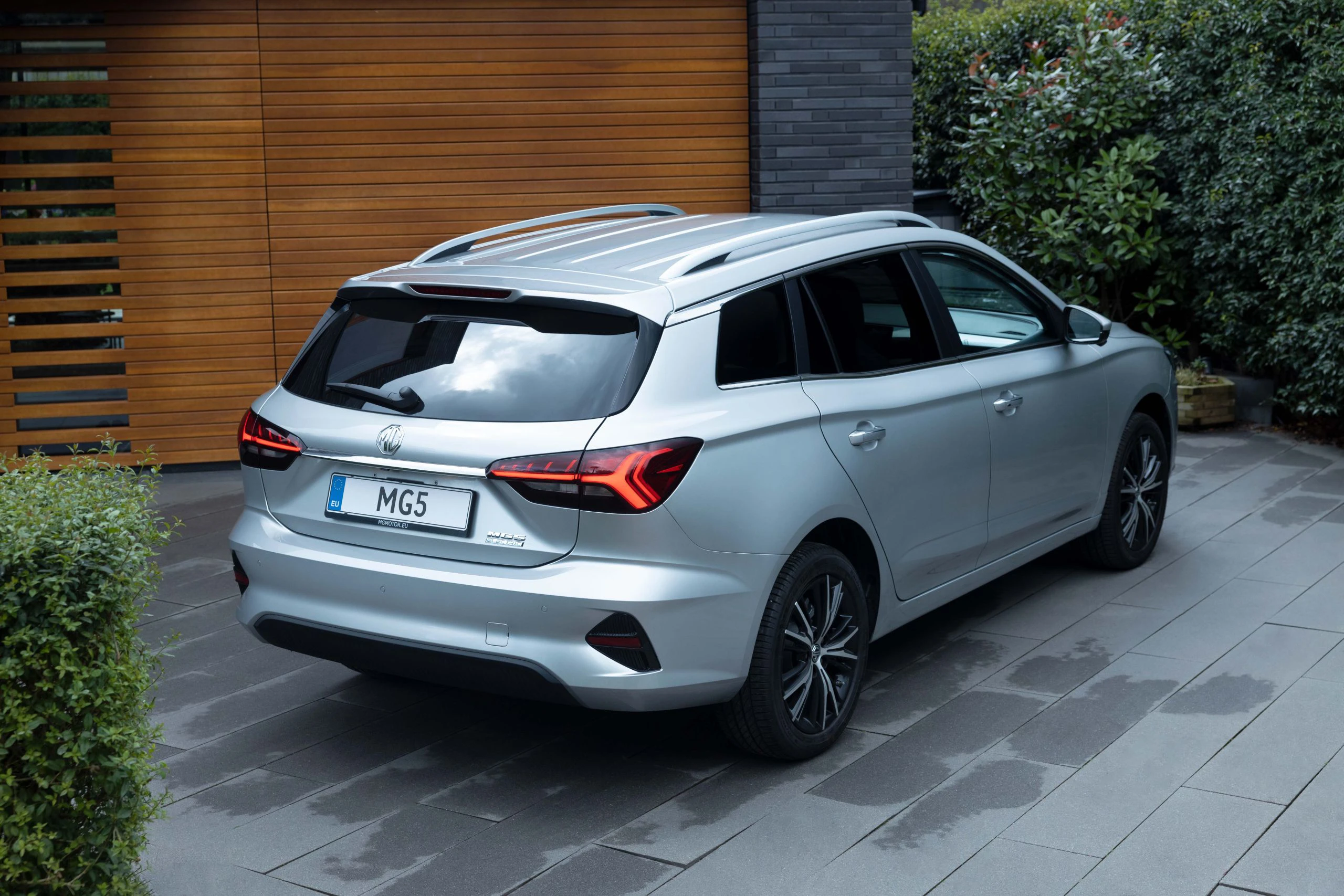 MG MG5 Electric Standard Range exterior view