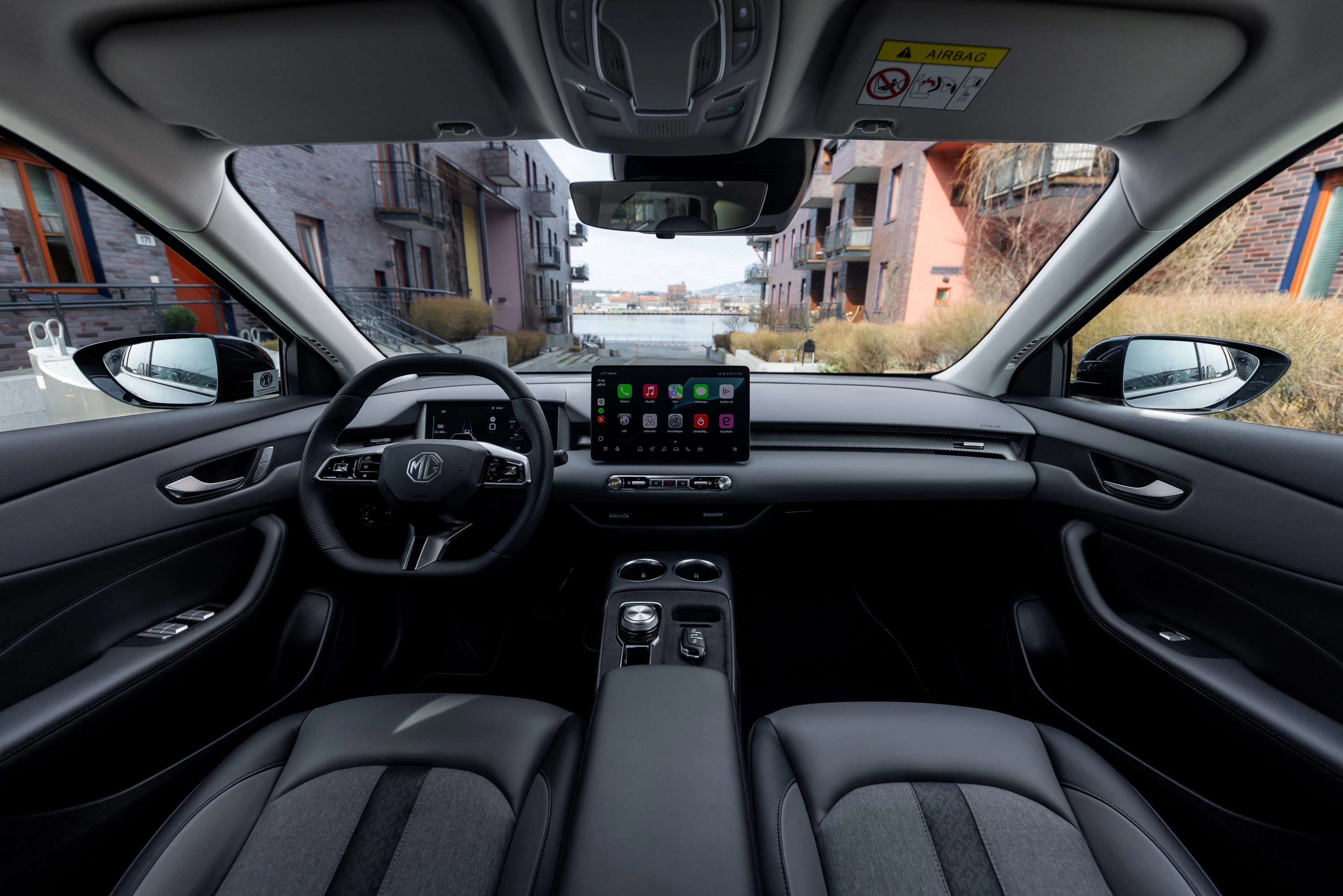 MG MGS5 EV Long Range interior view