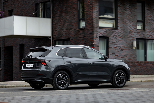 MG MGS5 EV Standard Range exterior view