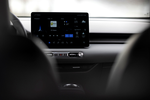 MG MGS5 EV Standard Range screens view