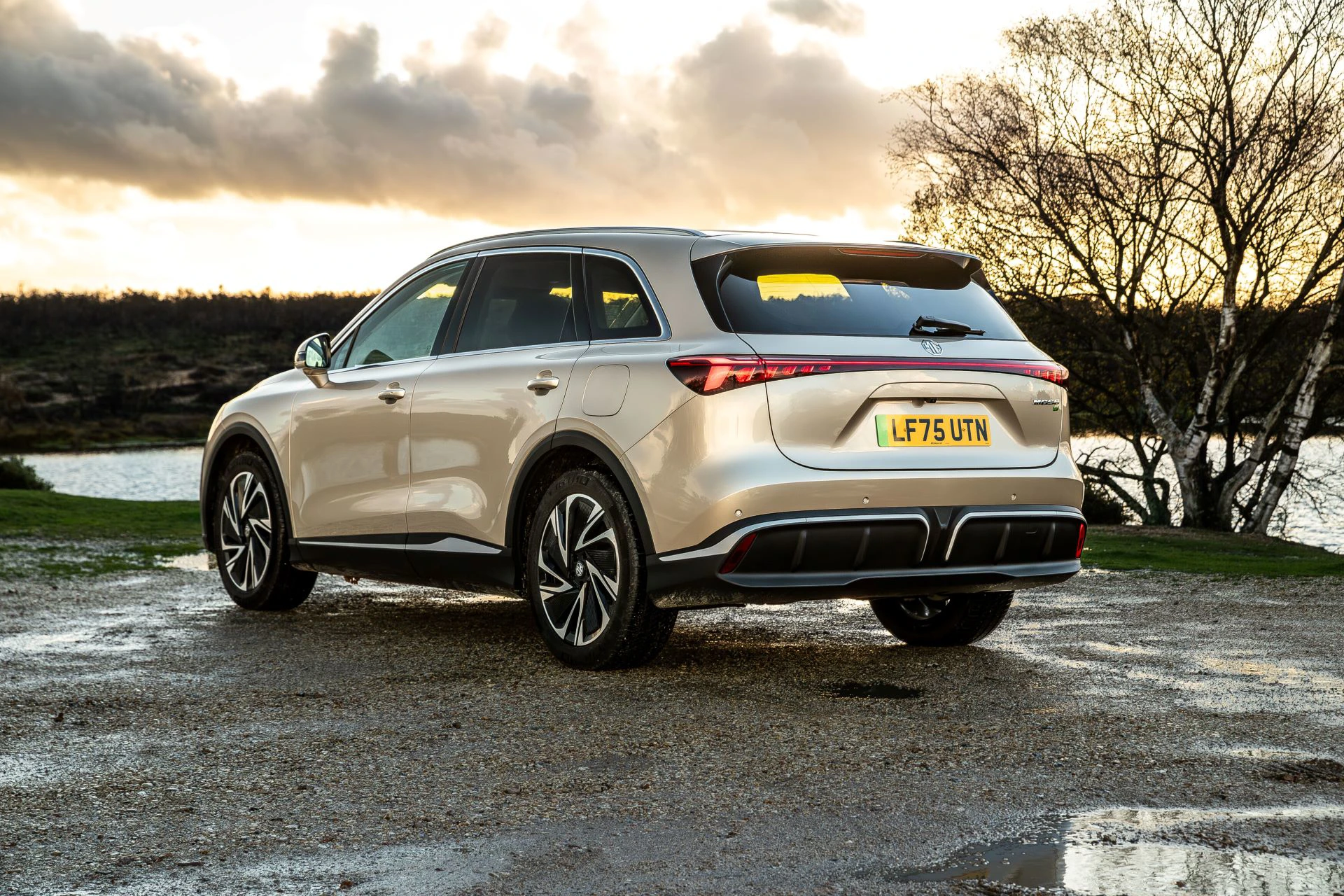 MG MGS6 EV AWD exterior view