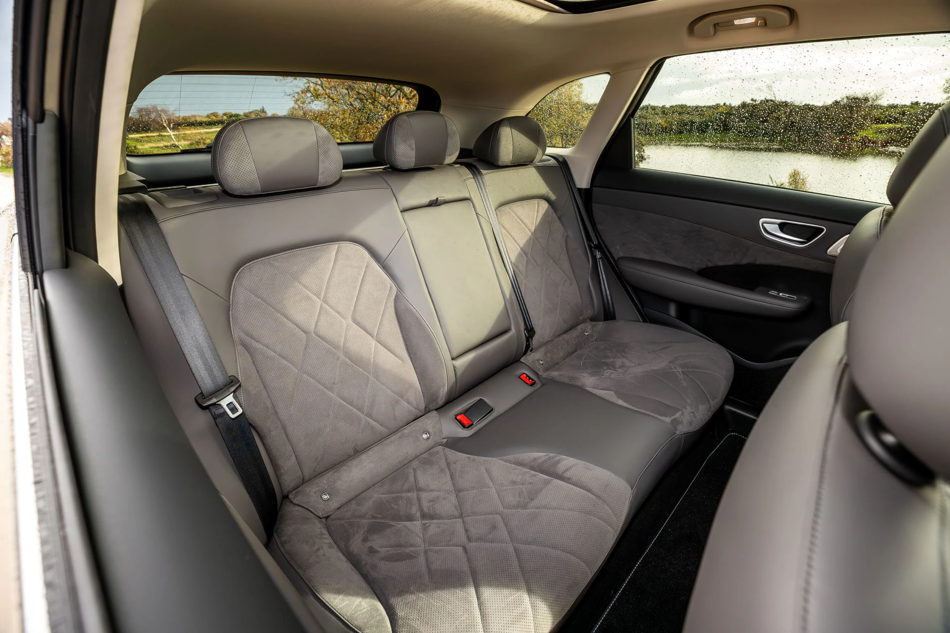 MG MGS6 EV AWD secondrowseats view
