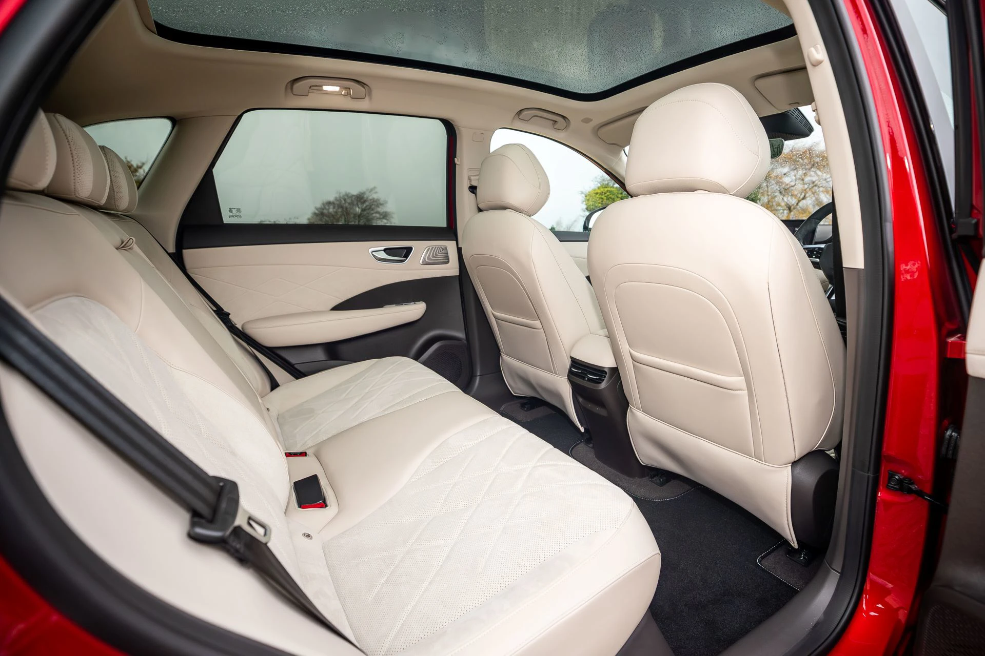 MG MGS6 EV AWD secondrowseats view