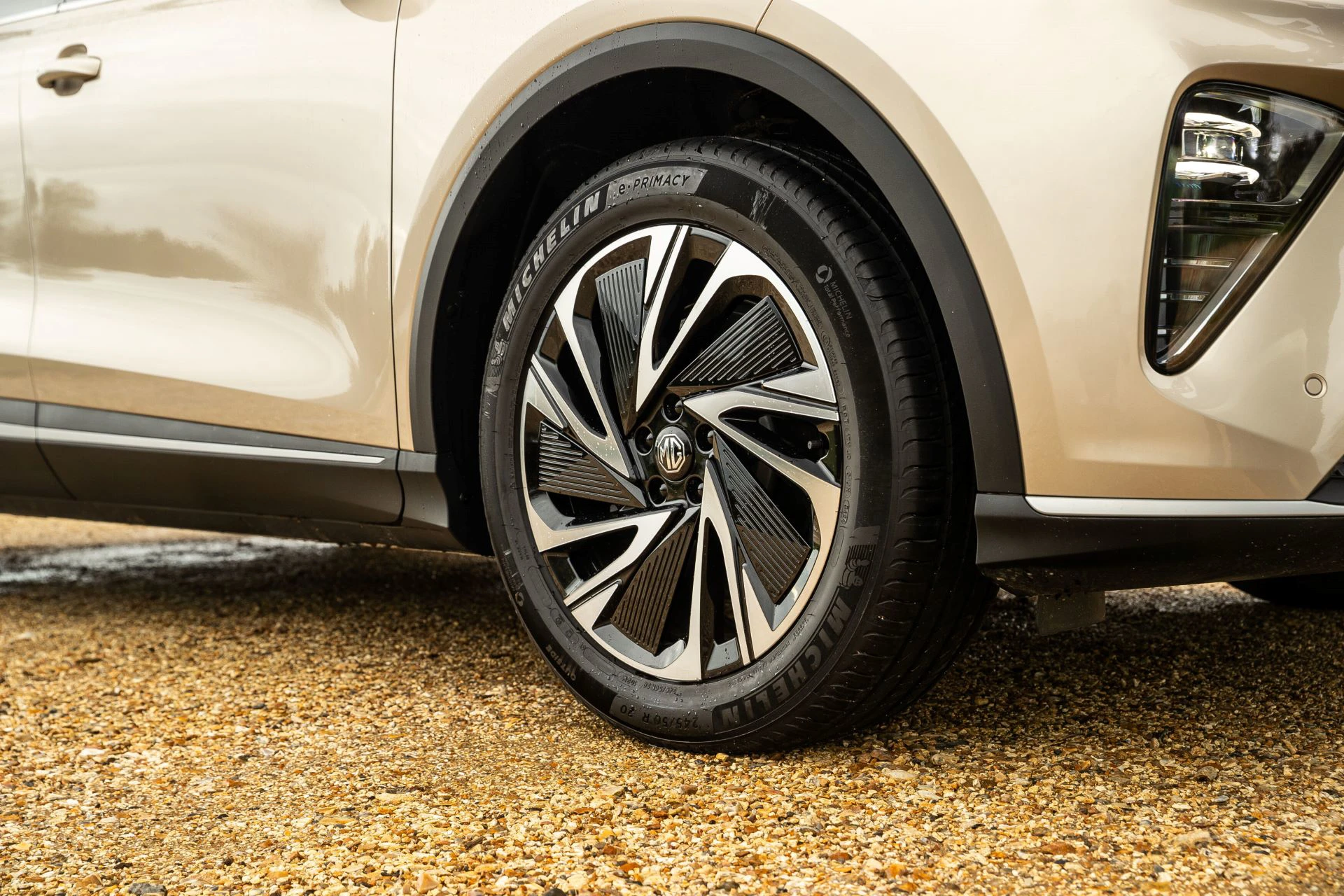 MG MGS6 EV AWD wheels view