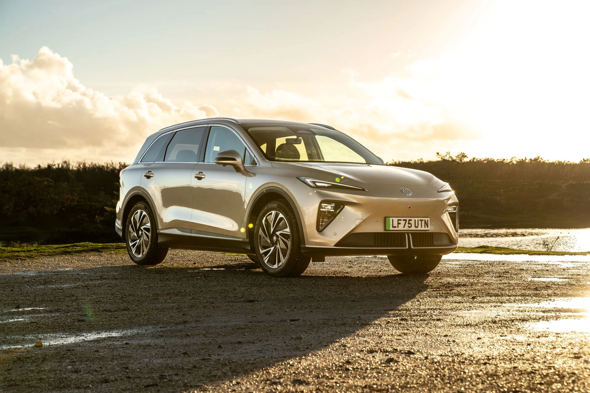 MG MGS6 EV AWD exterior view