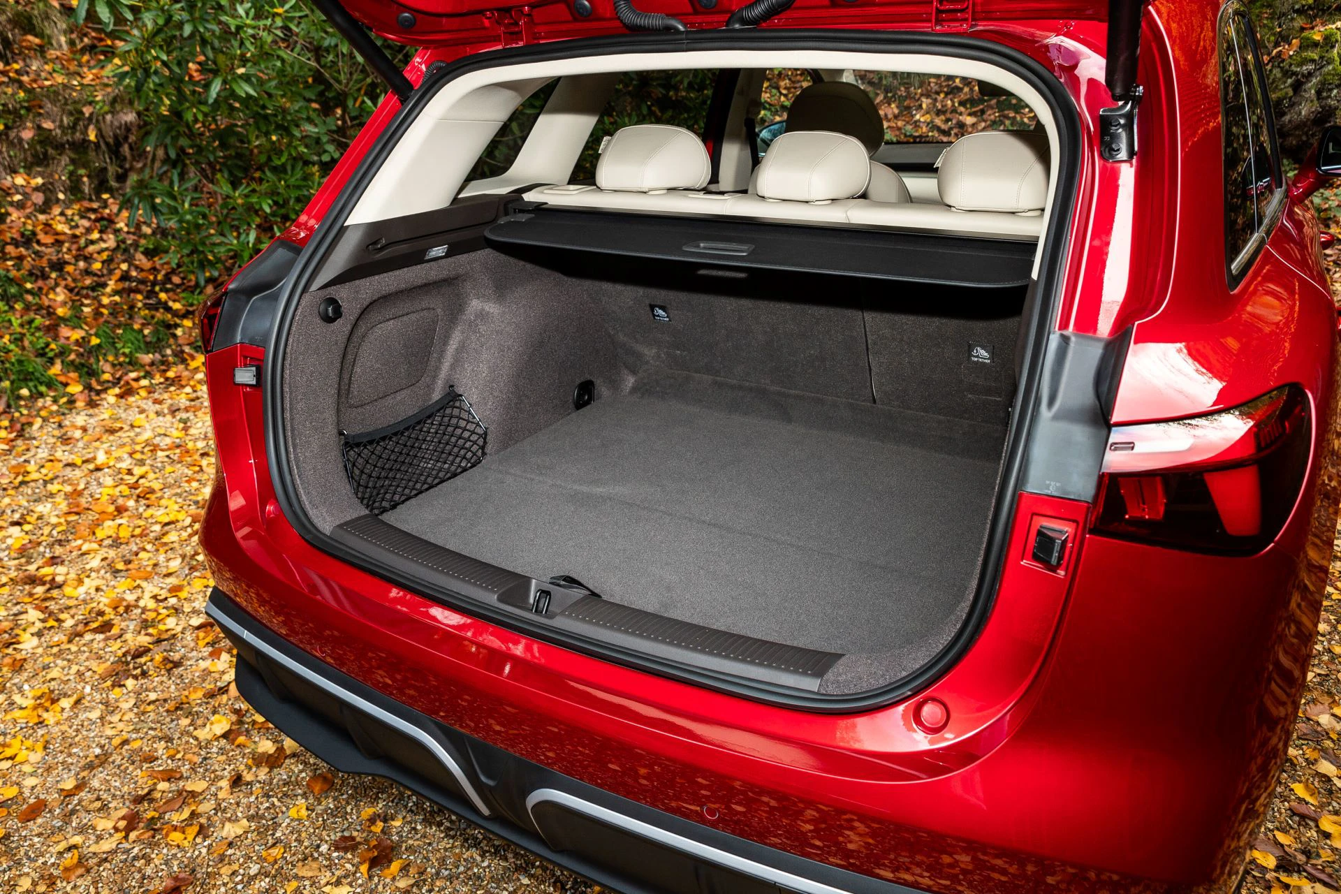 MG MGS6 EV AWD trunk view
