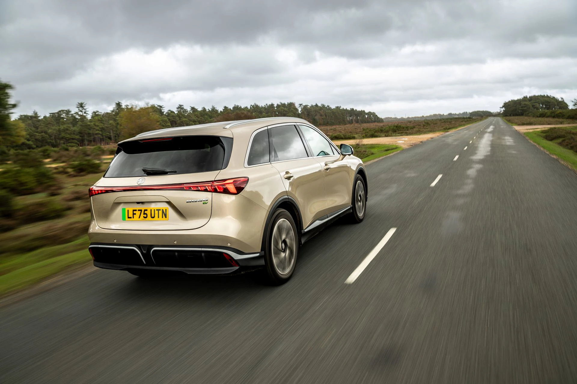 MG MGS6 EV AWD exterior view