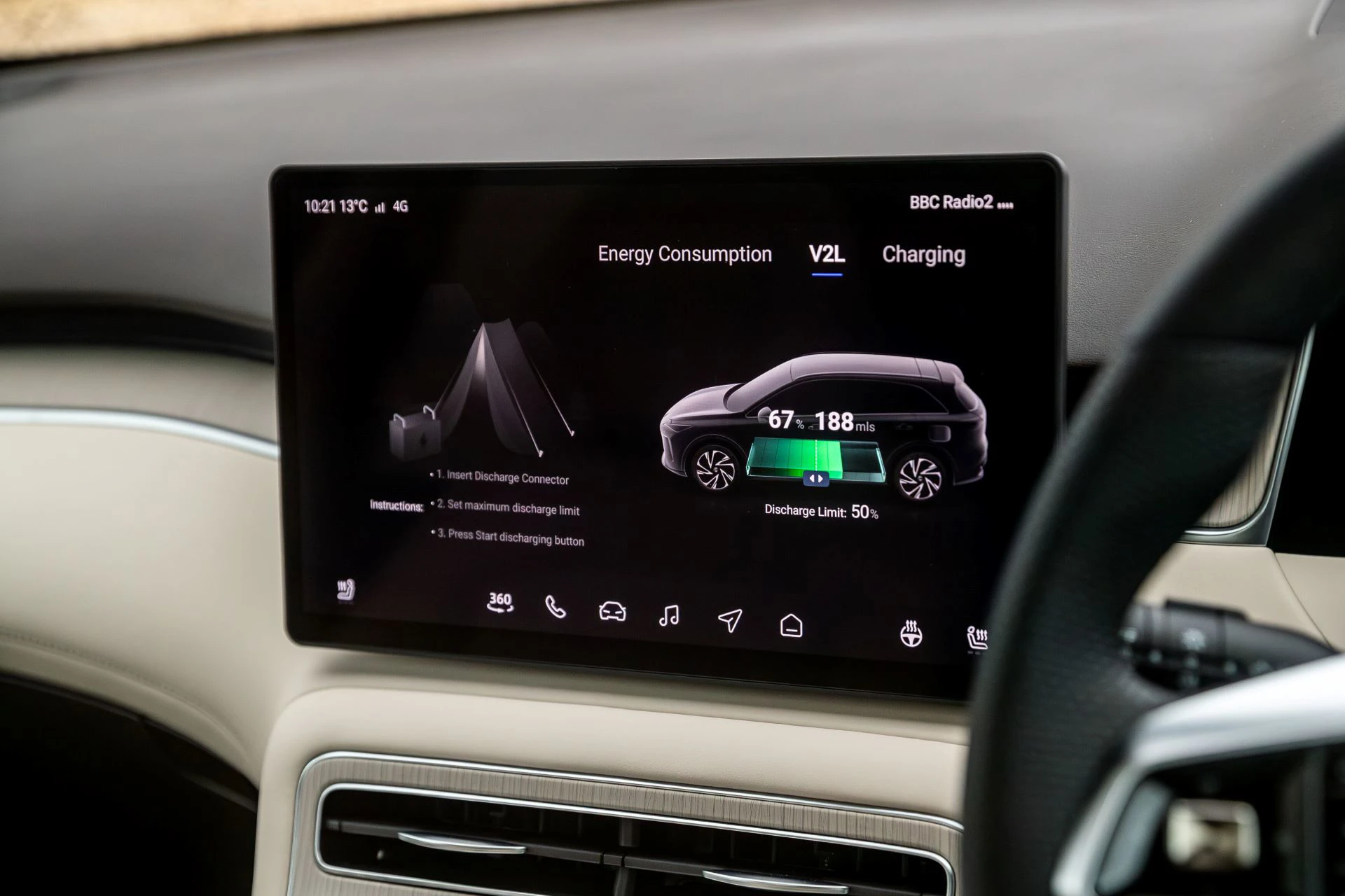 MG MGS6 EV RWD screens view