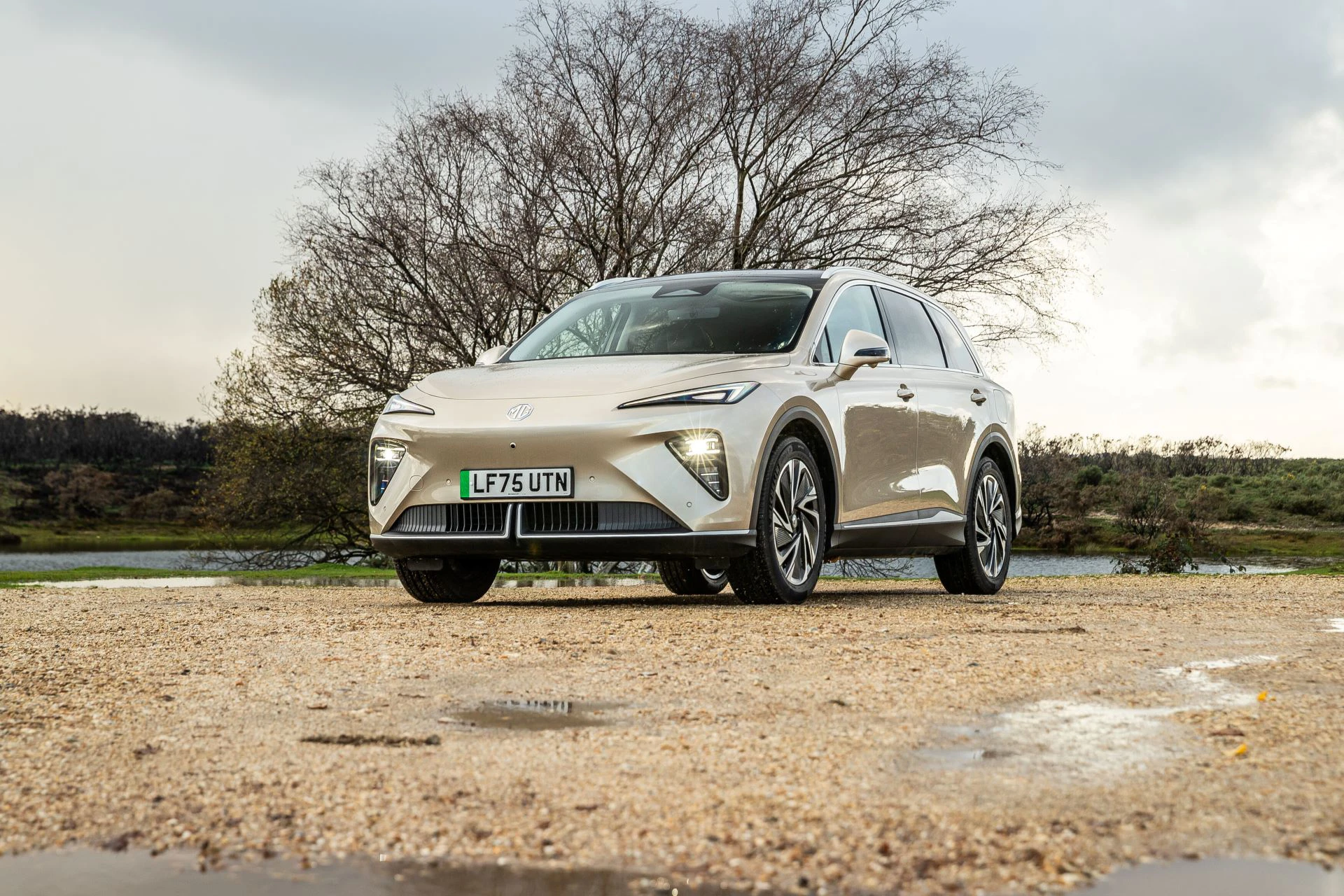MG MGS6 EV RWD exterior view