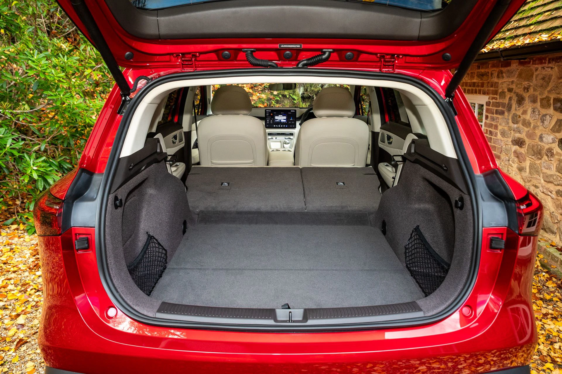 MG MGS6 EV RWD trunk view