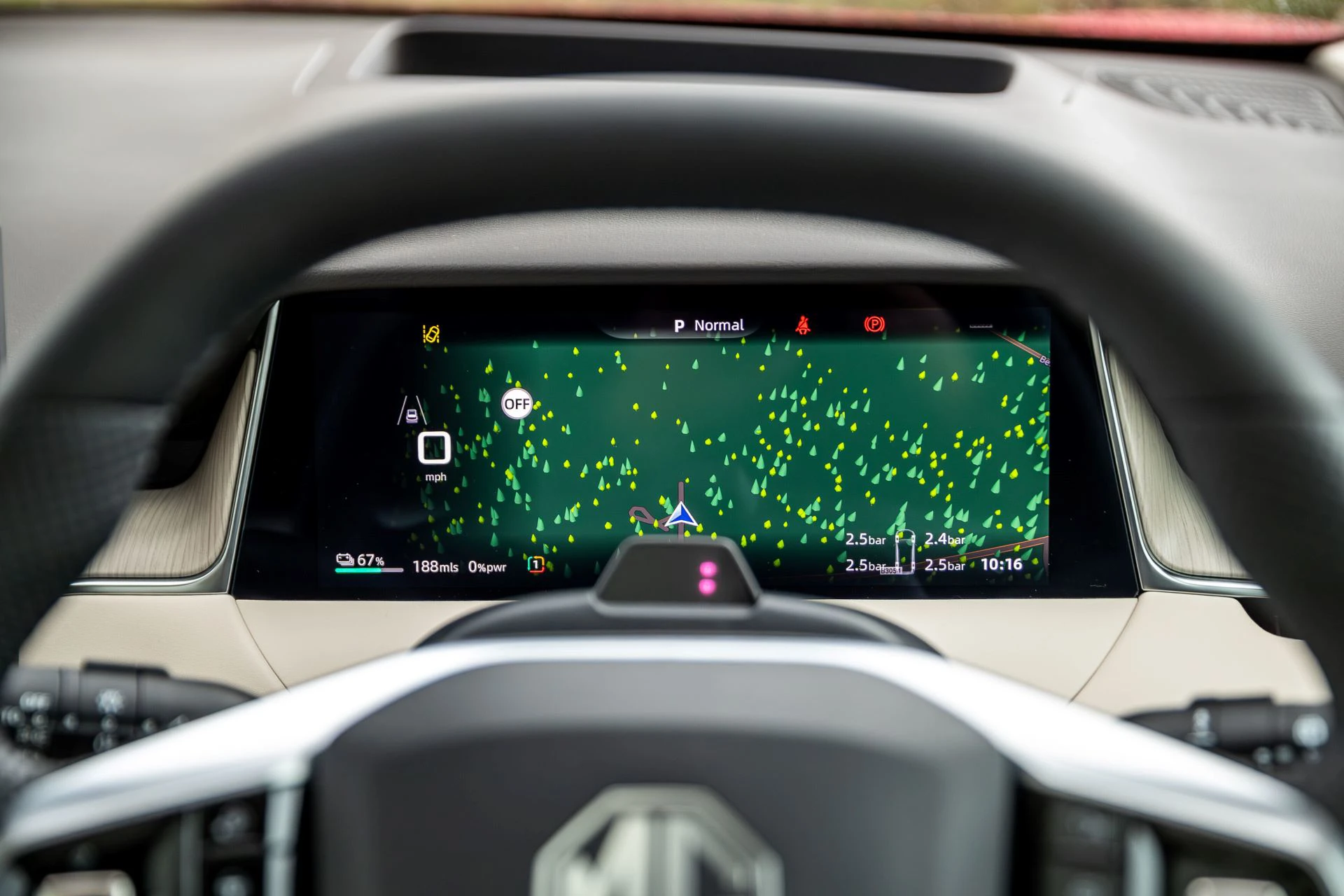 MG MGS6 EV RWD screens view