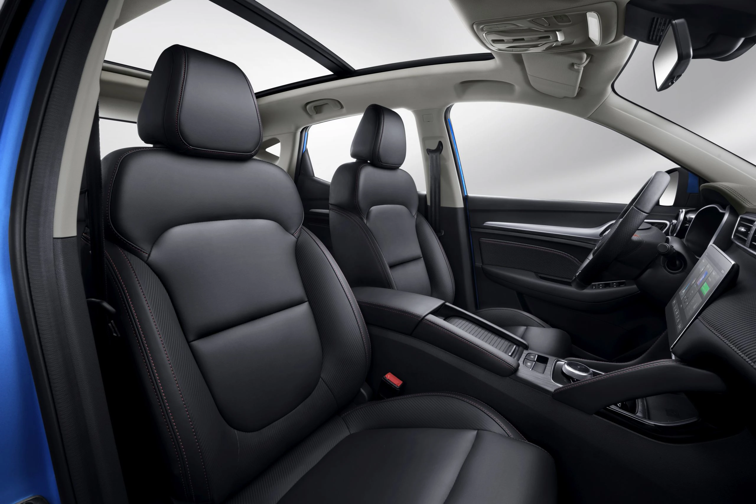 MG ZS EV Long Range frontseats view