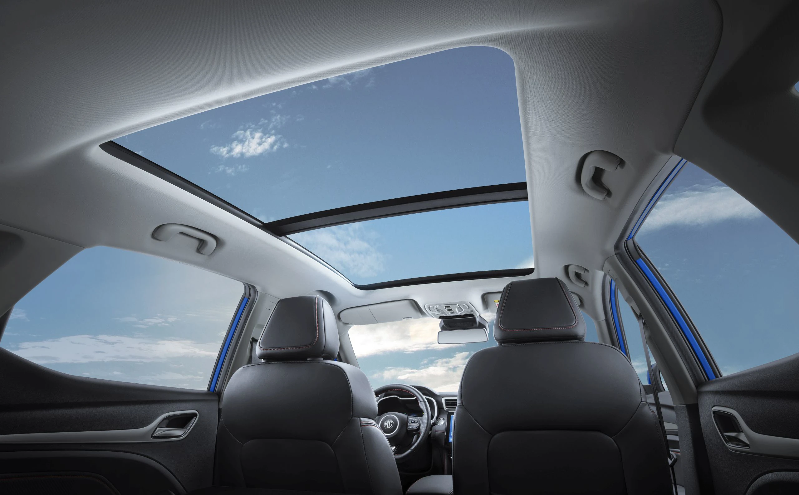 MG ZS EV Long Range glassroof view