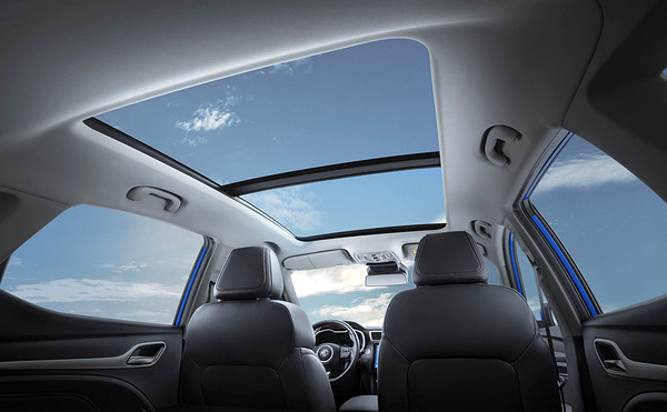 MG ZS EV Long Range glassroof view