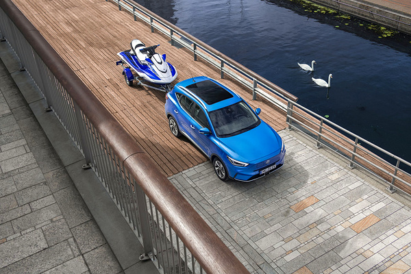 MG ZS EV Long Range trailer view