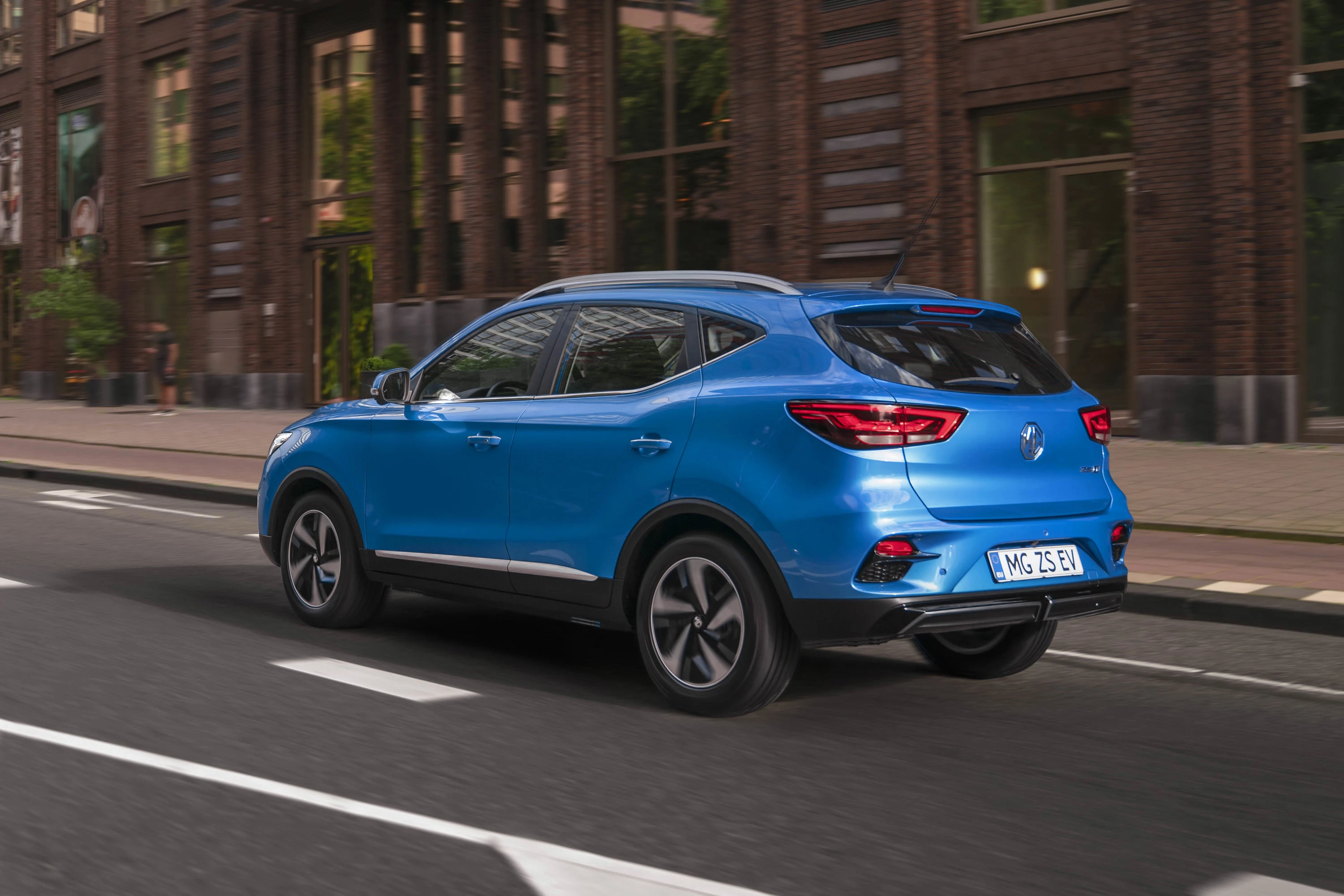 MG ZS EV Standard Range exterior view