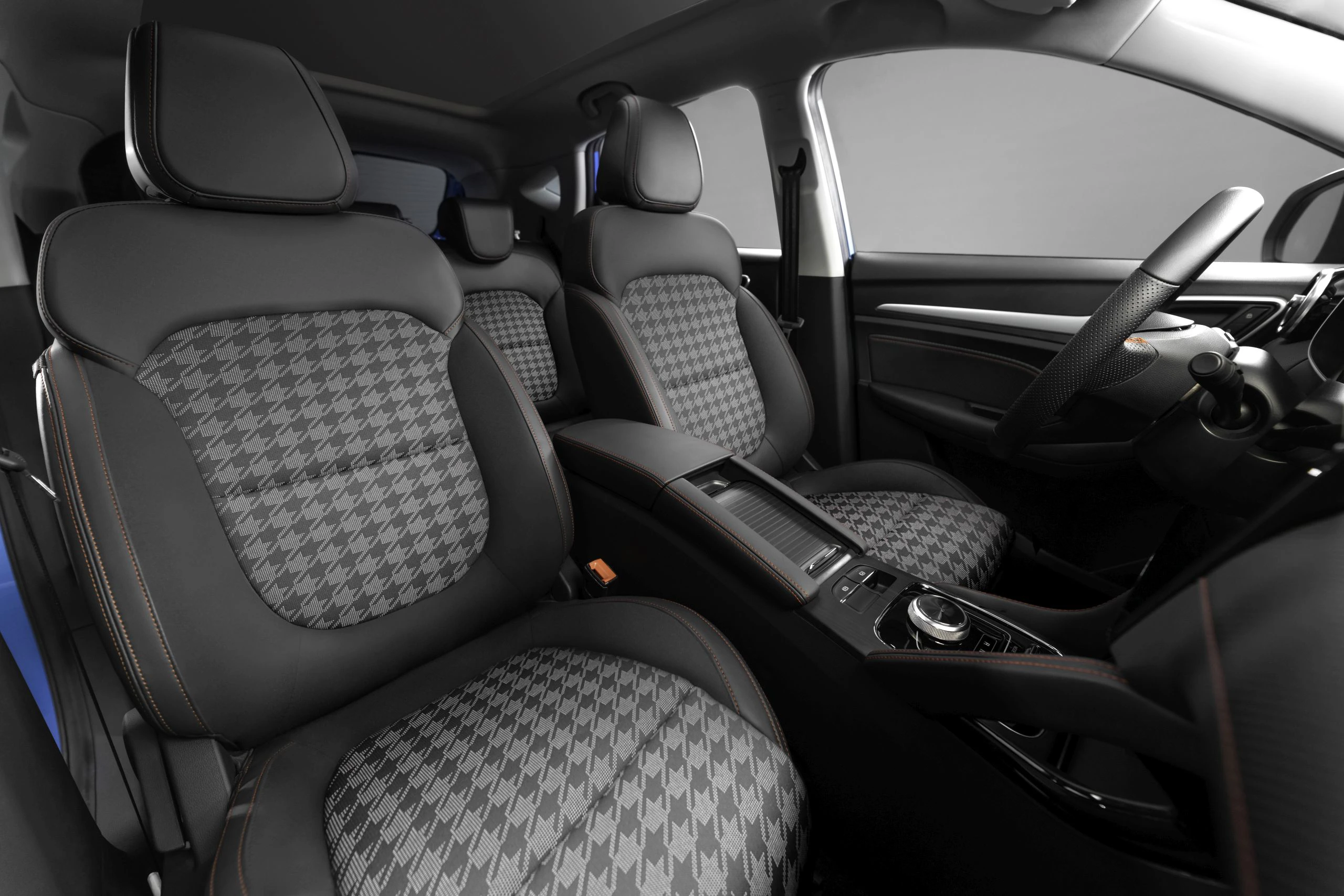 MG ZS EV Standard Range frontseats view