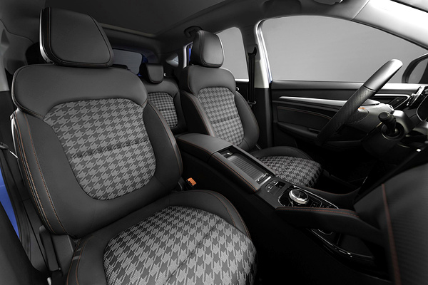 MG ZS EV Standard Range frontseats view