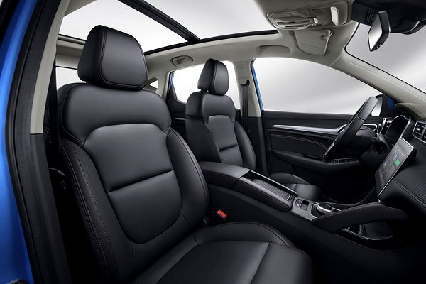 MG ZS EV Standard Range frontseats view