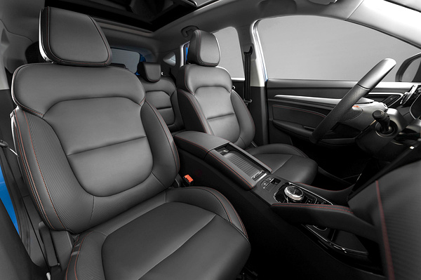 MG ZS EV Standard Range frontseats view