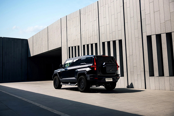MHERO I exterior view