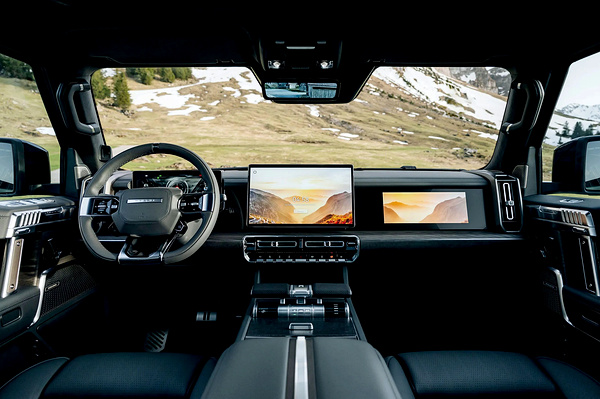 MHERO I interior view