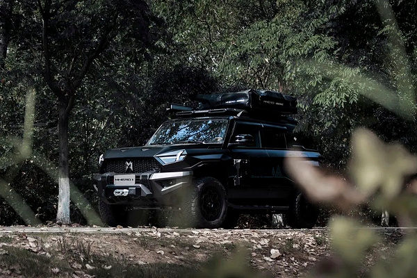 MHERO I roofrack view