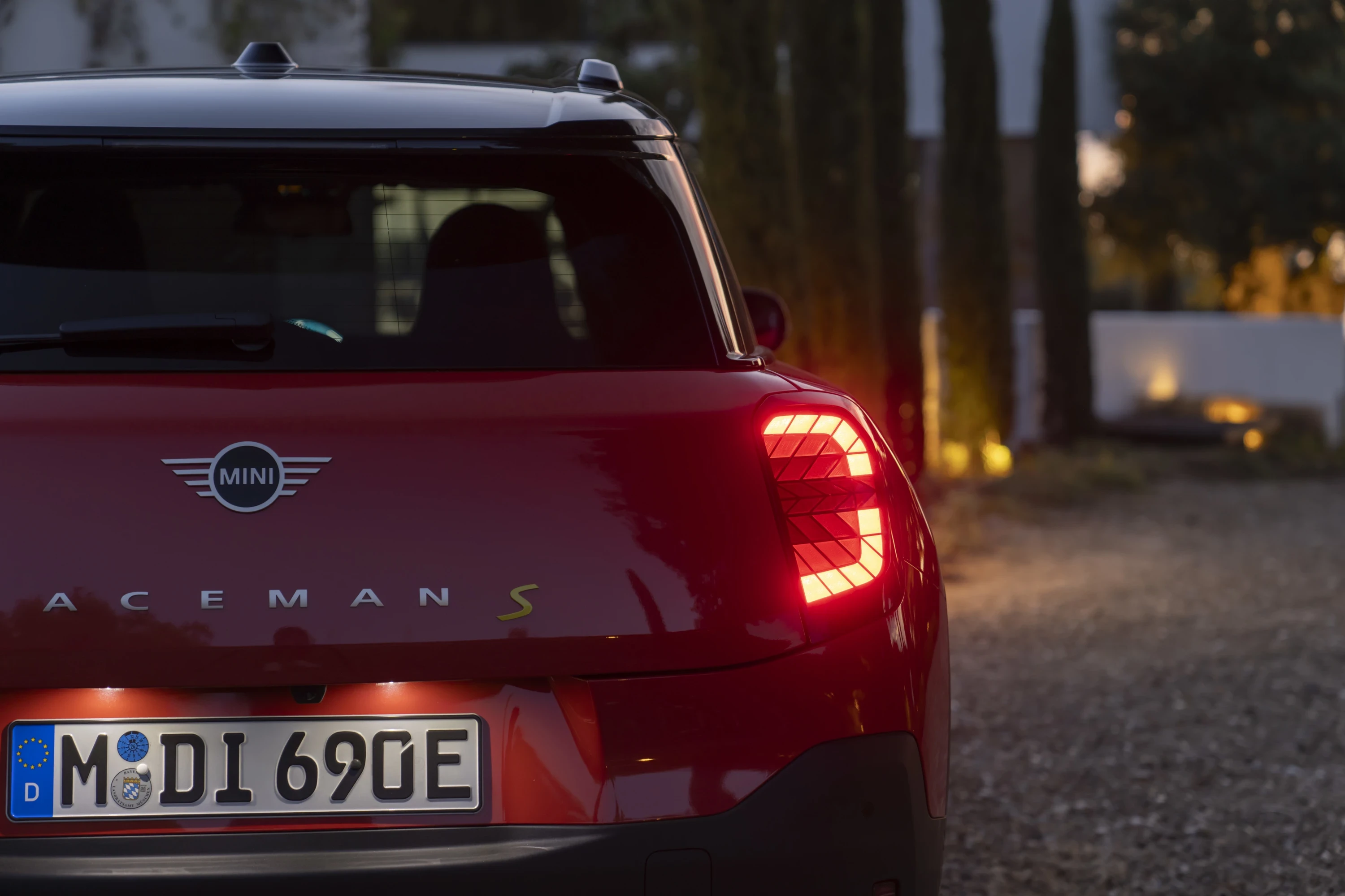 Mini Aceman SE taillights view