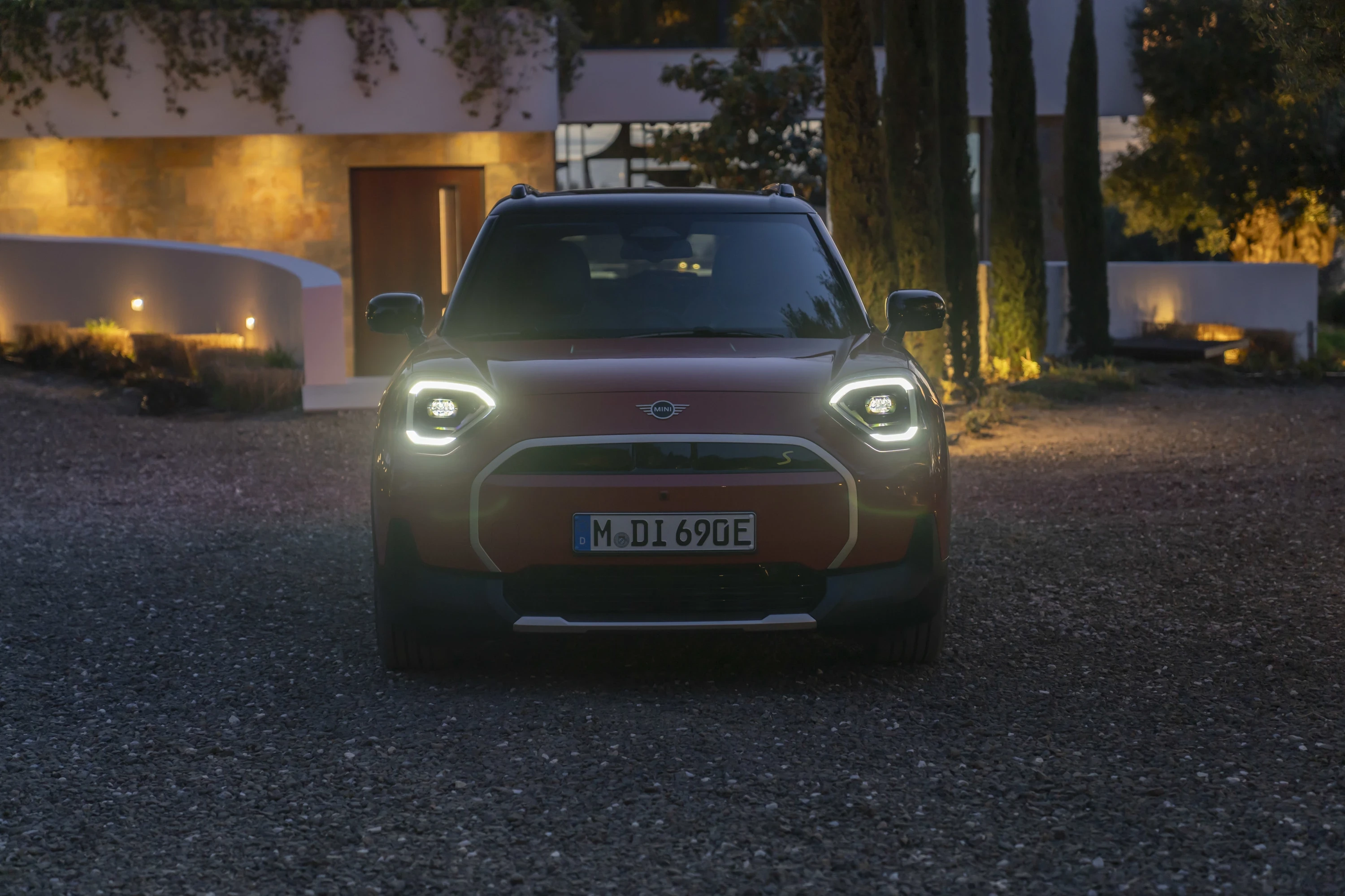 Mini Aceman SE headlights view