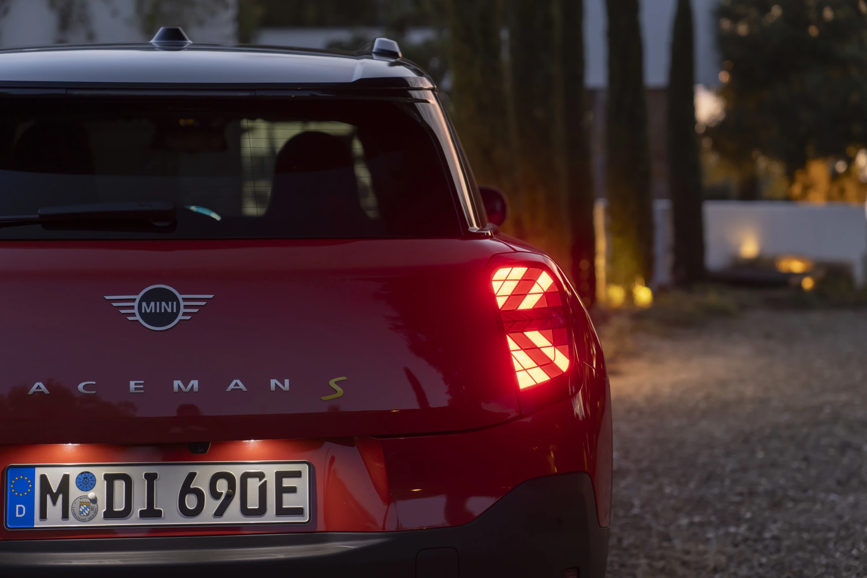 Mini Aceman SE taillights view