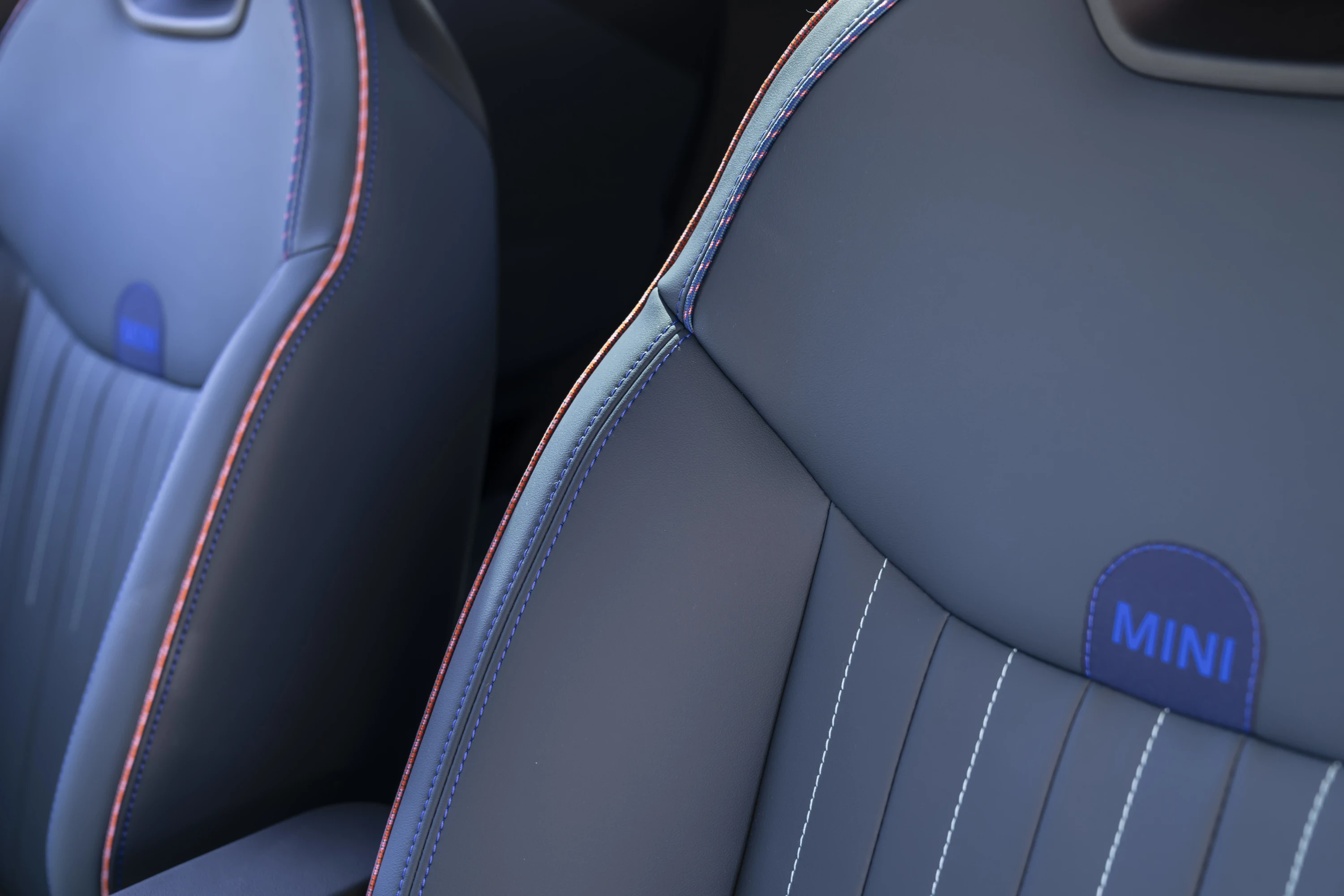 Mini Aceman SE frontseats view
