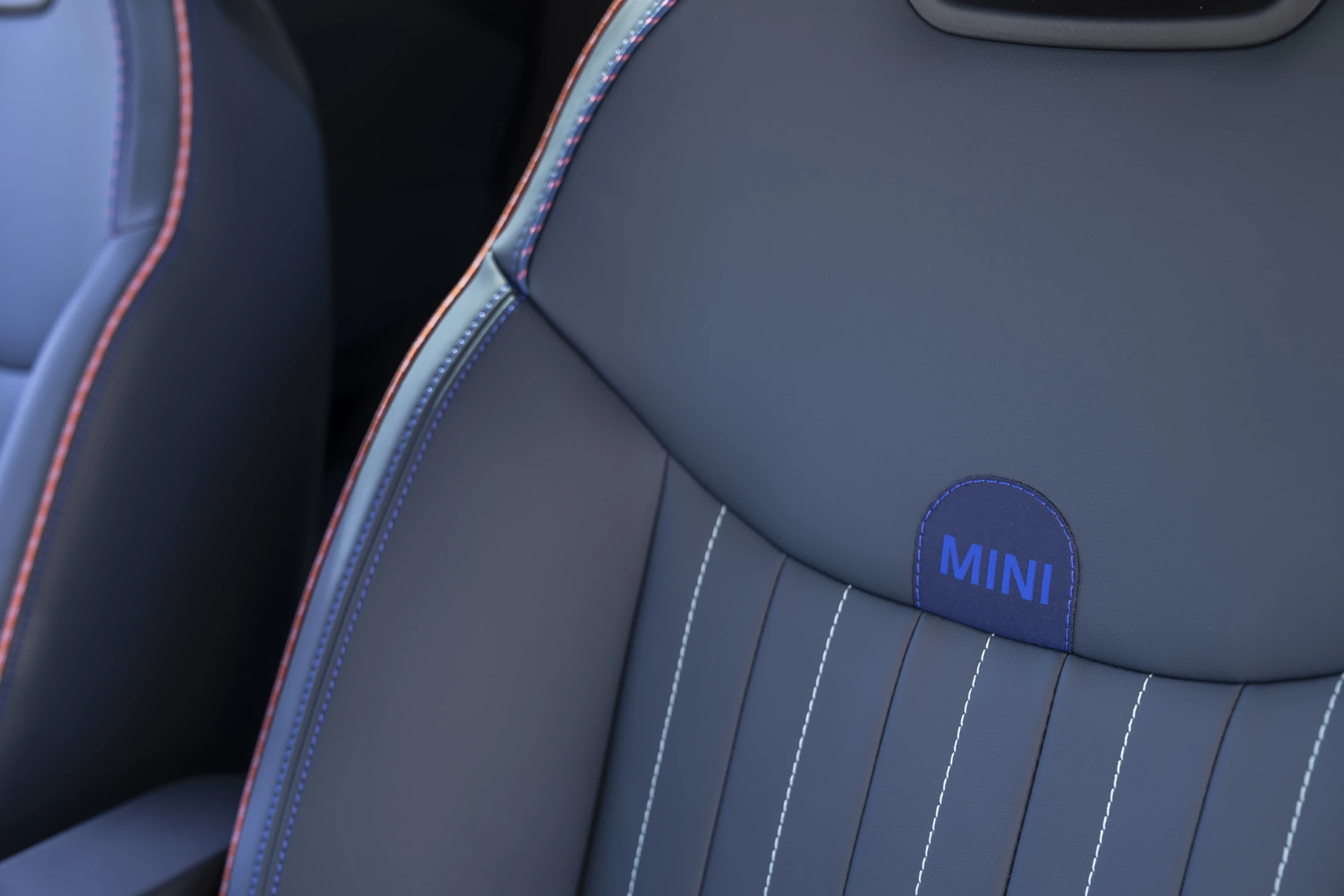 Mini Aceman SE frontseats view