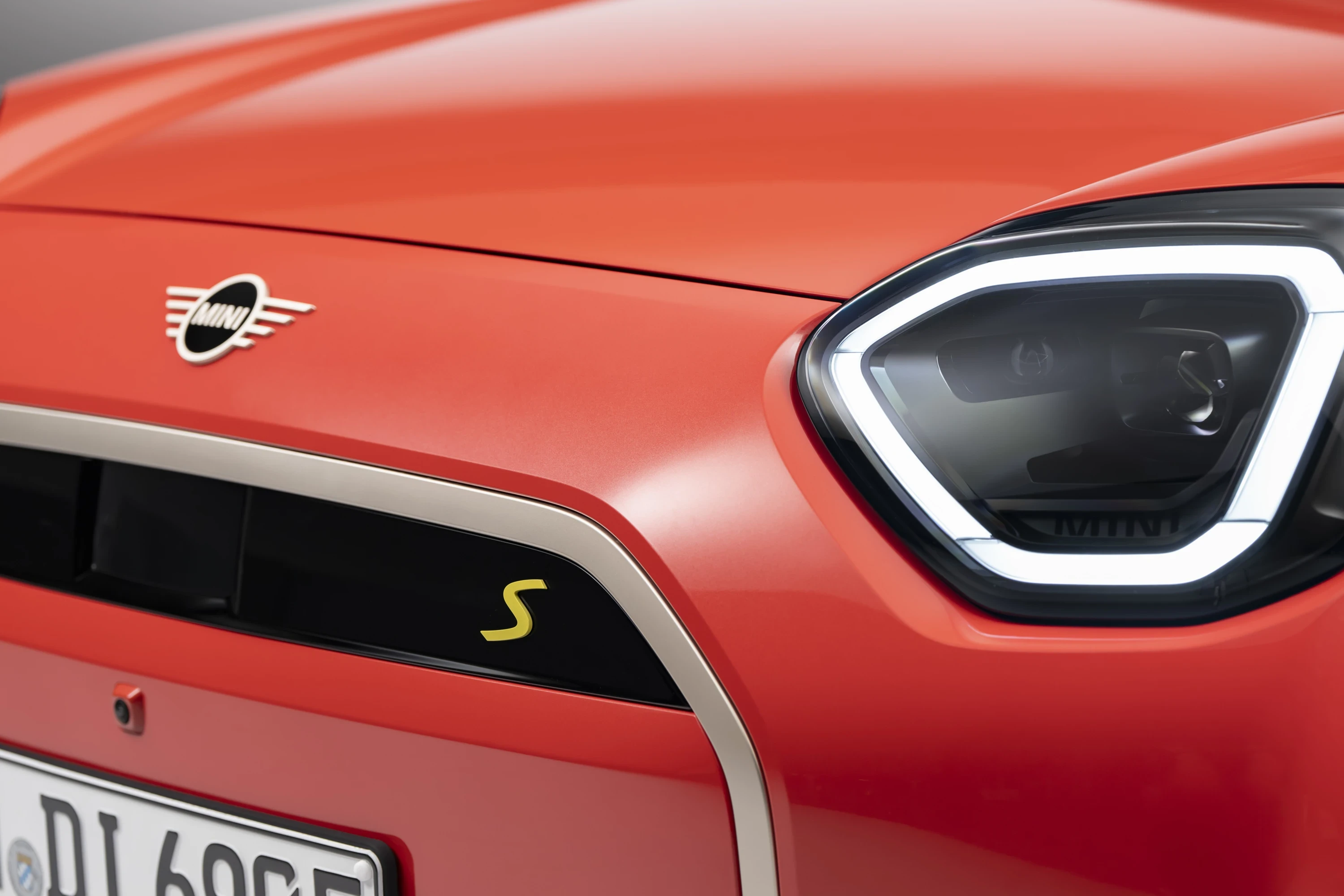 Mini Aceman SE headlights view