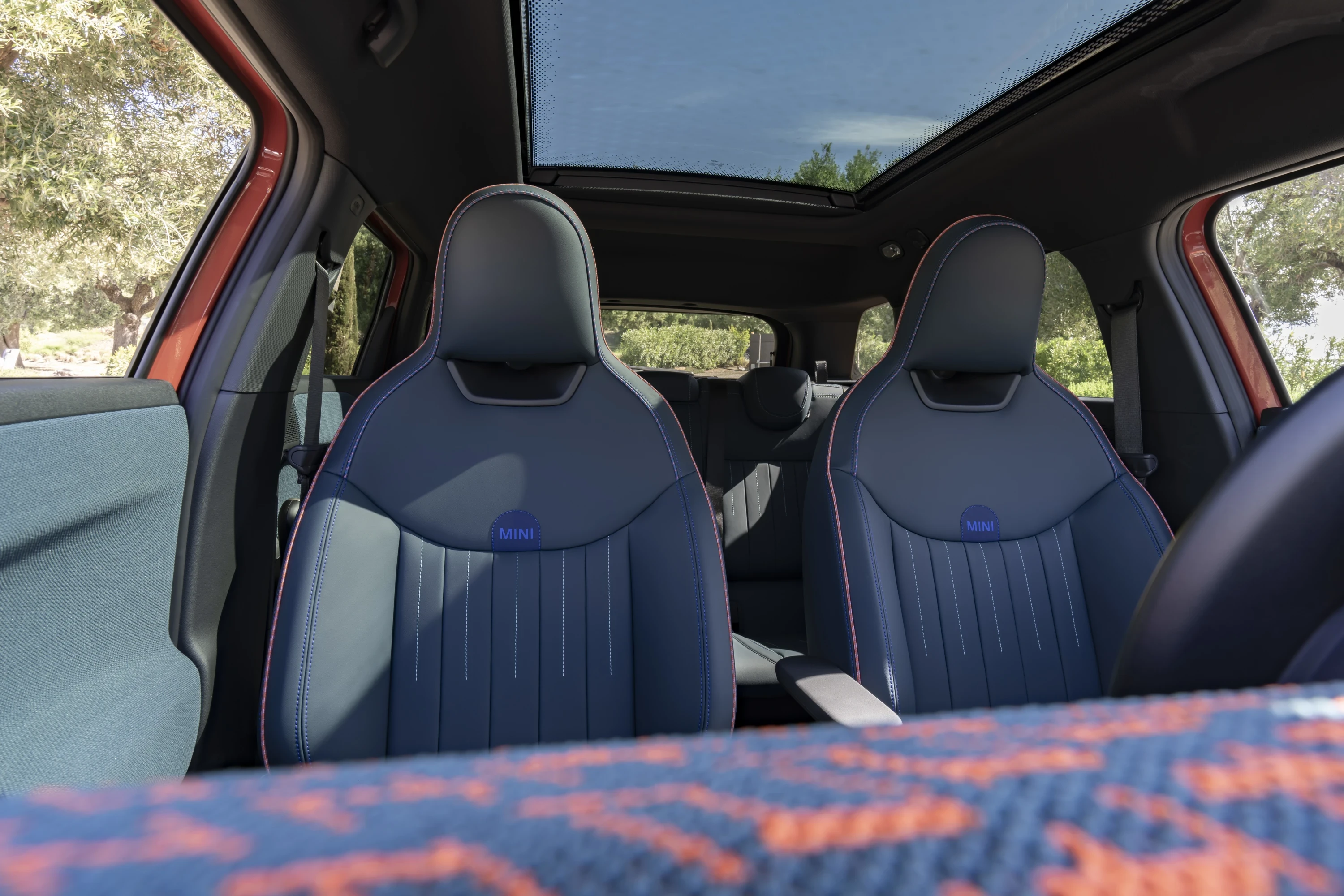 Mini Aceman SE frontseats view