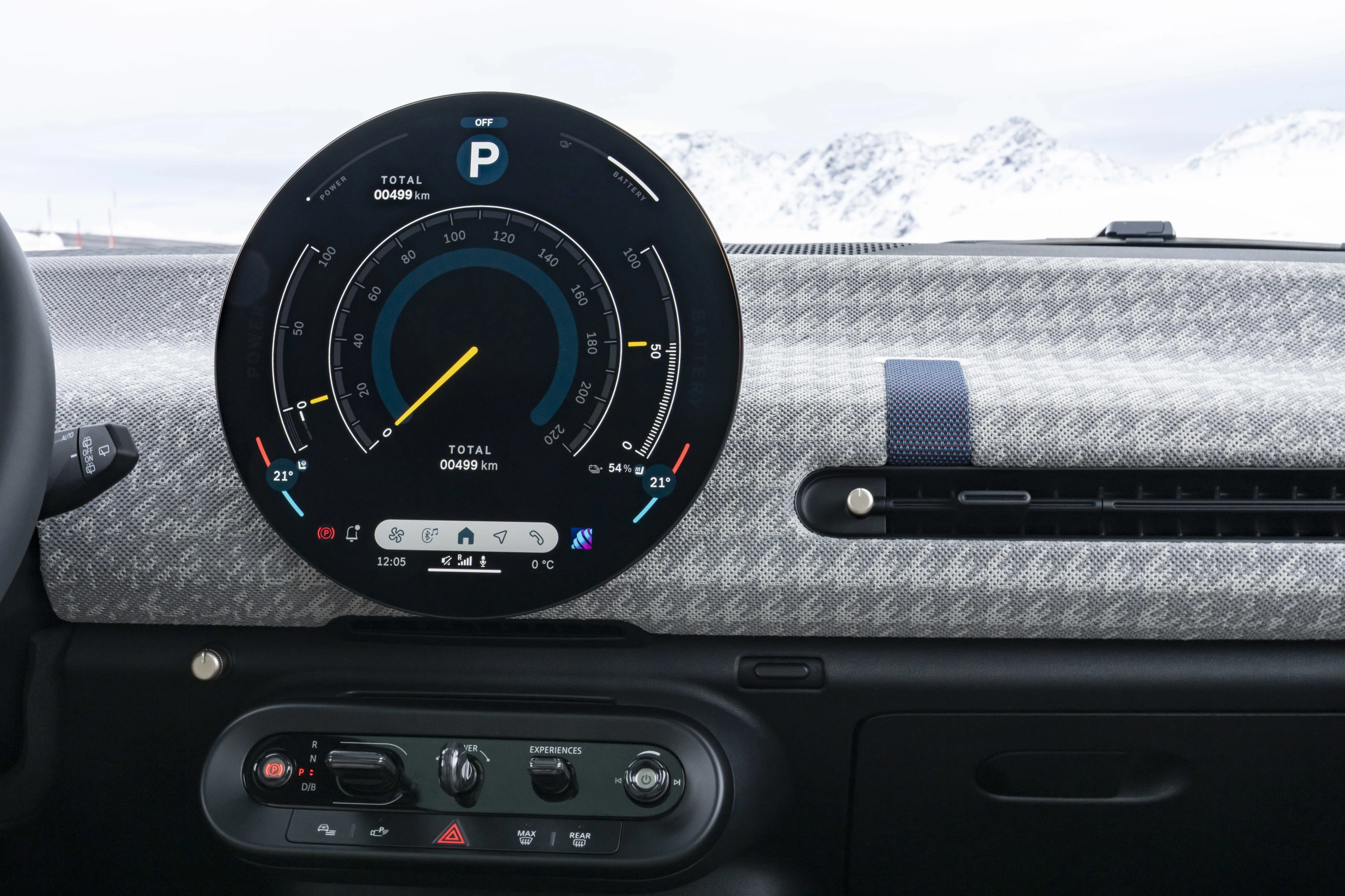 Mini Cooper SE screens view