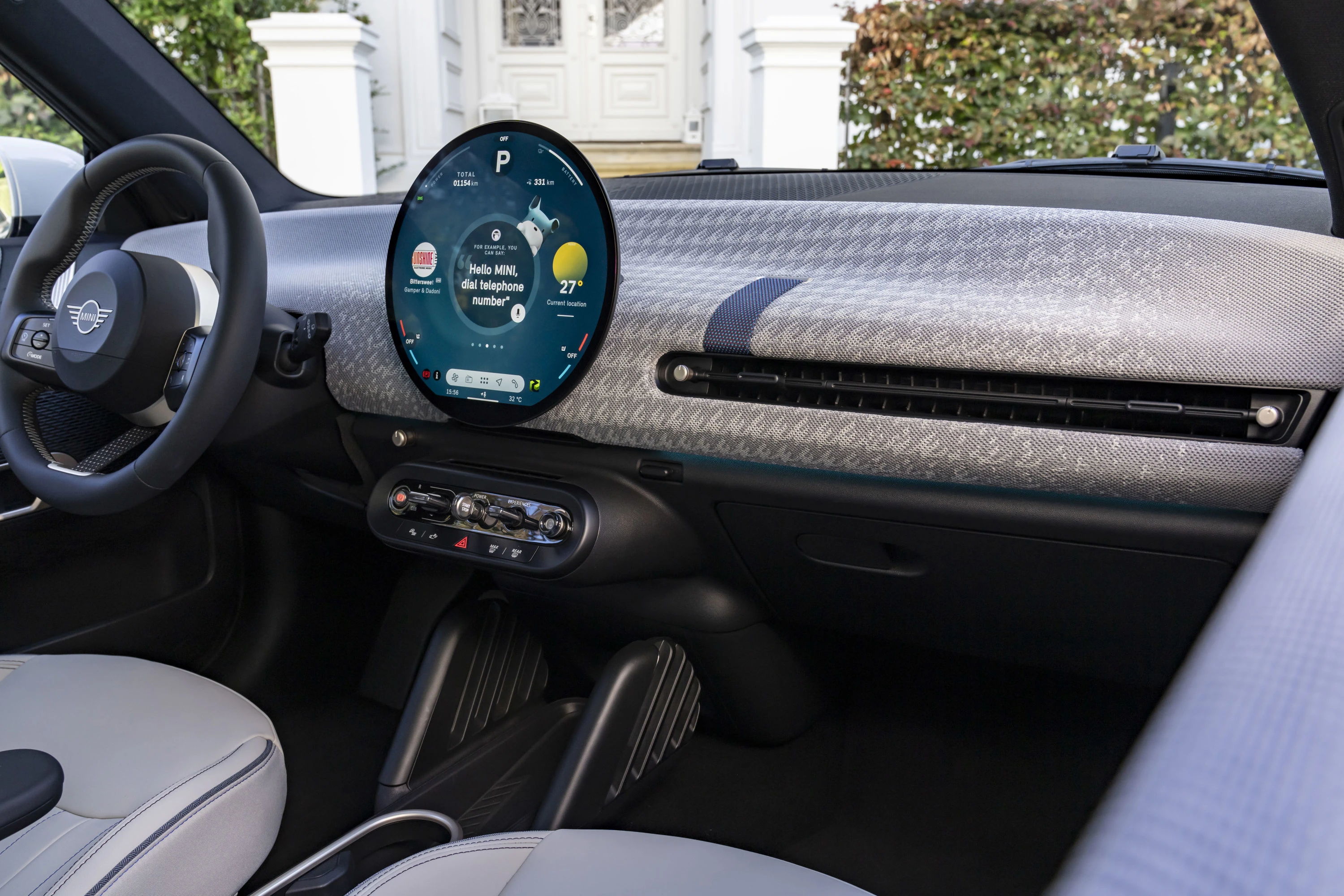 Mini Cooper SE interior view