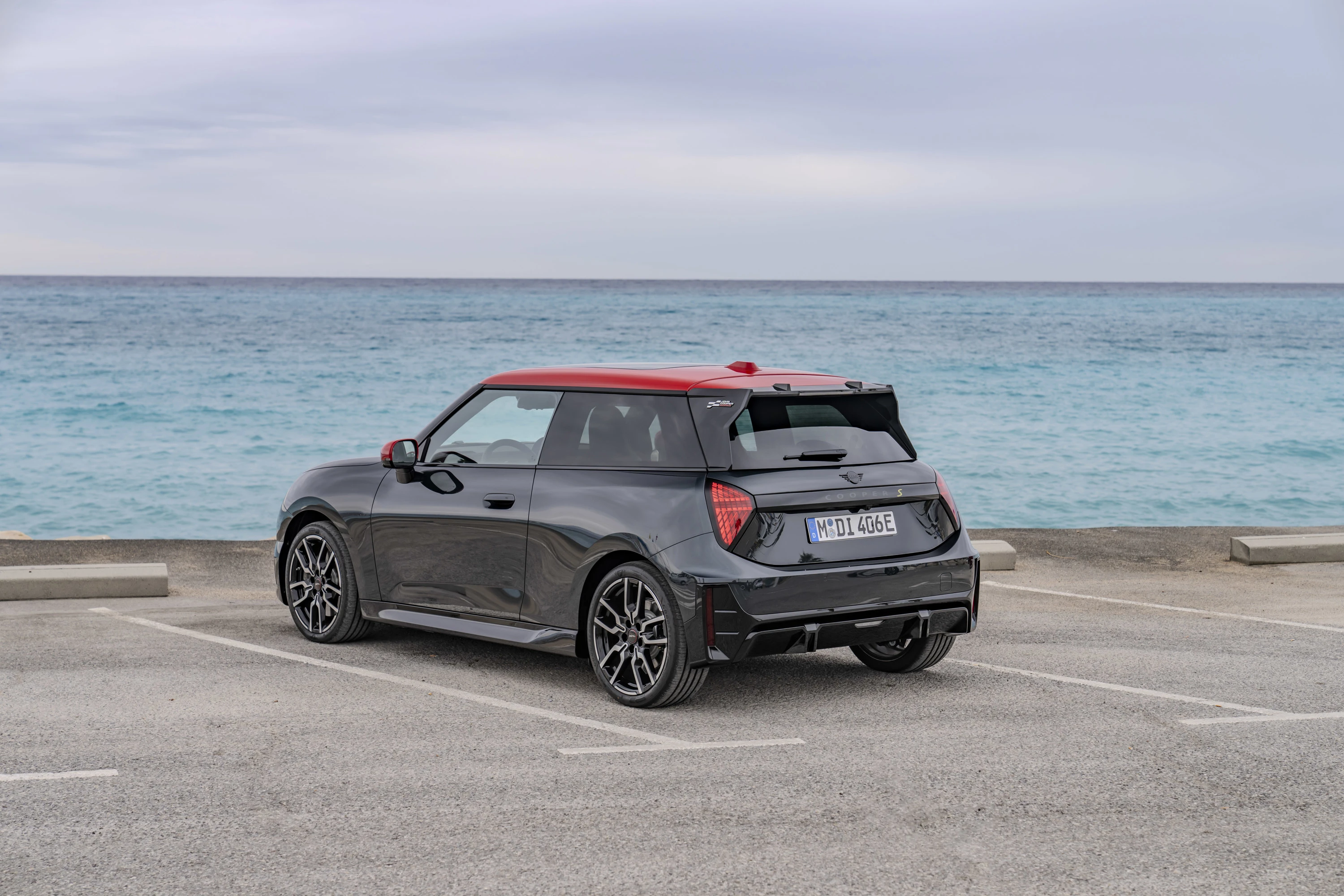 Mini Cooper SE exterior view