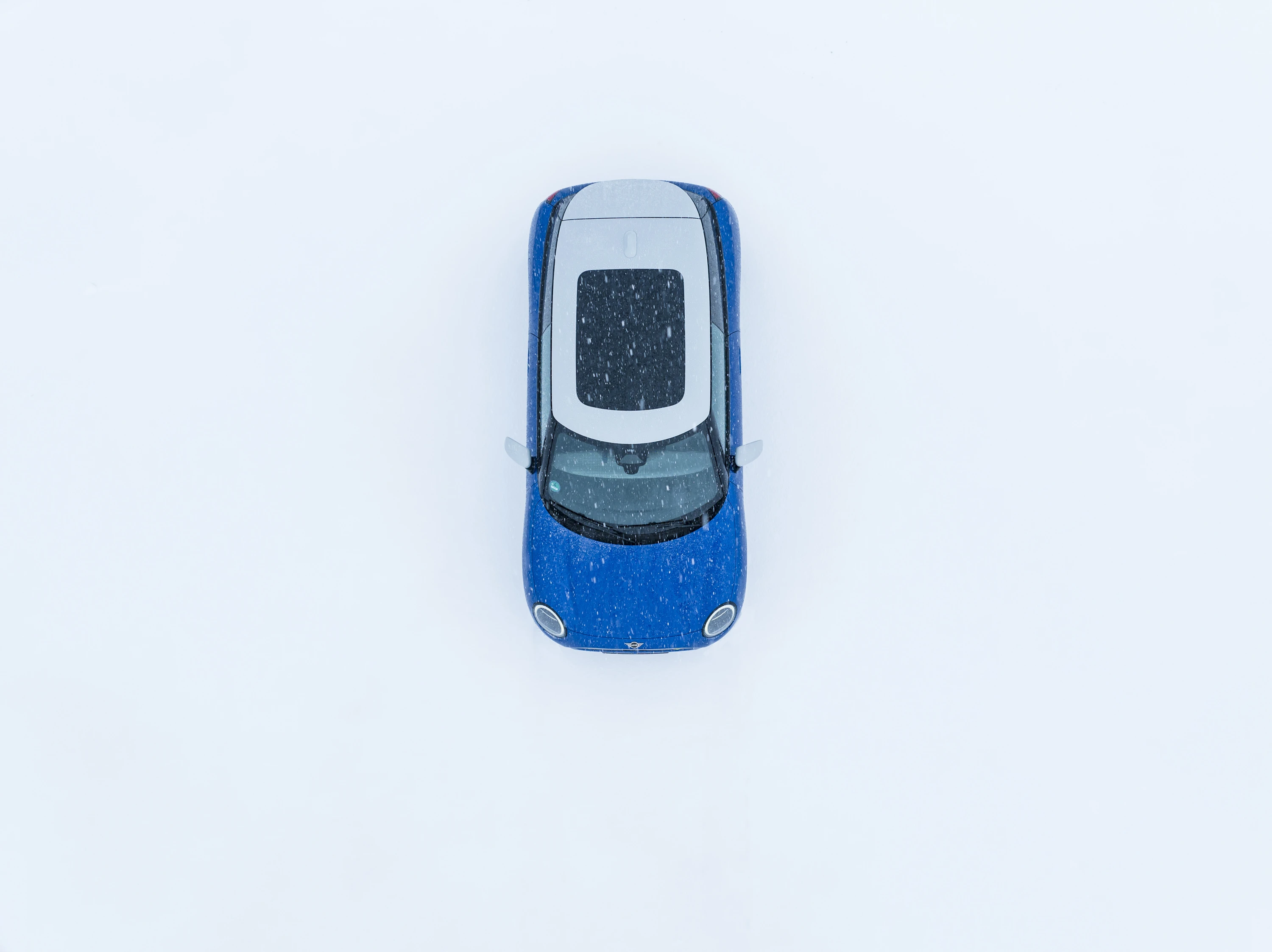 Mini Cooper SE exterior view