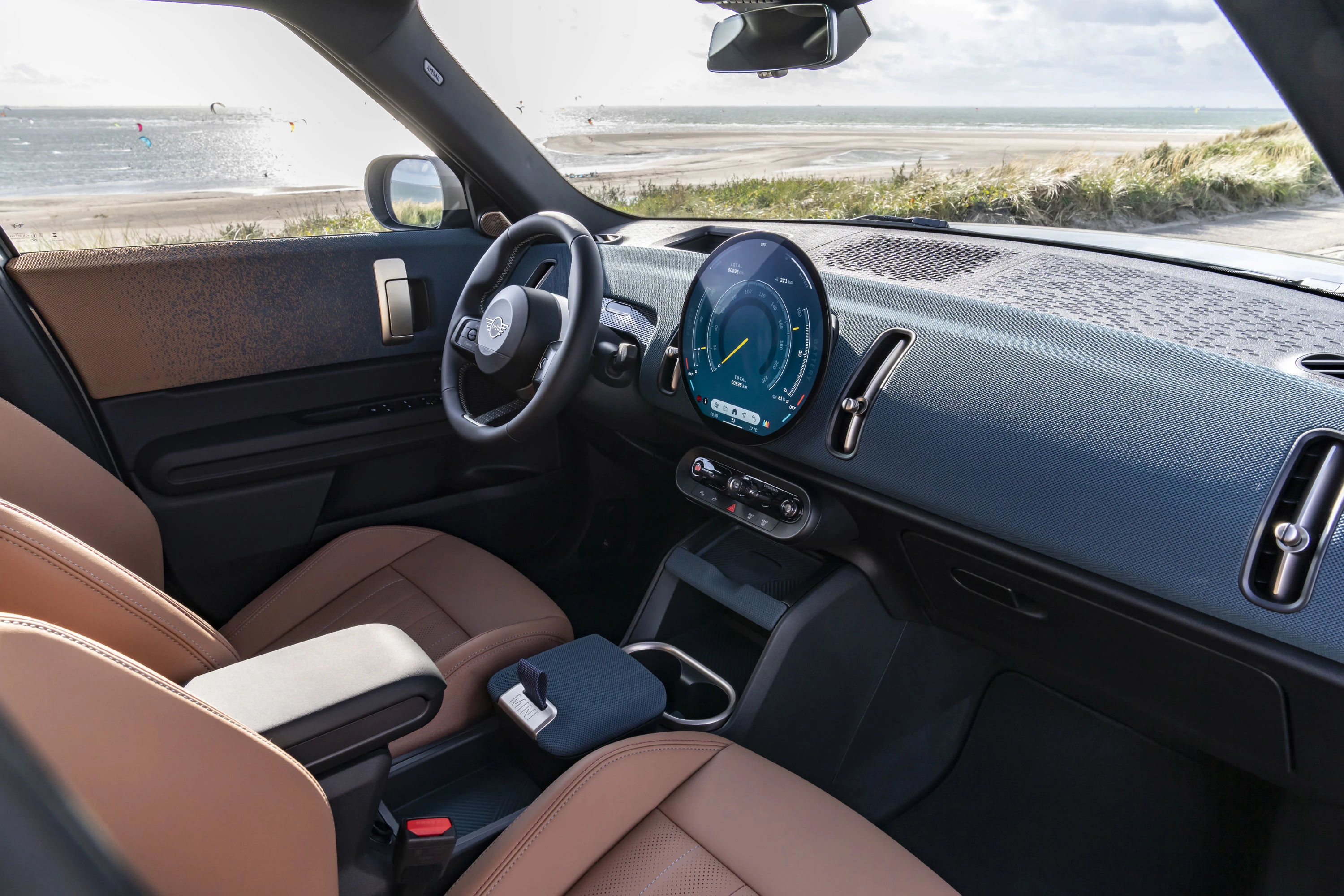 Mini Countryman E interior view