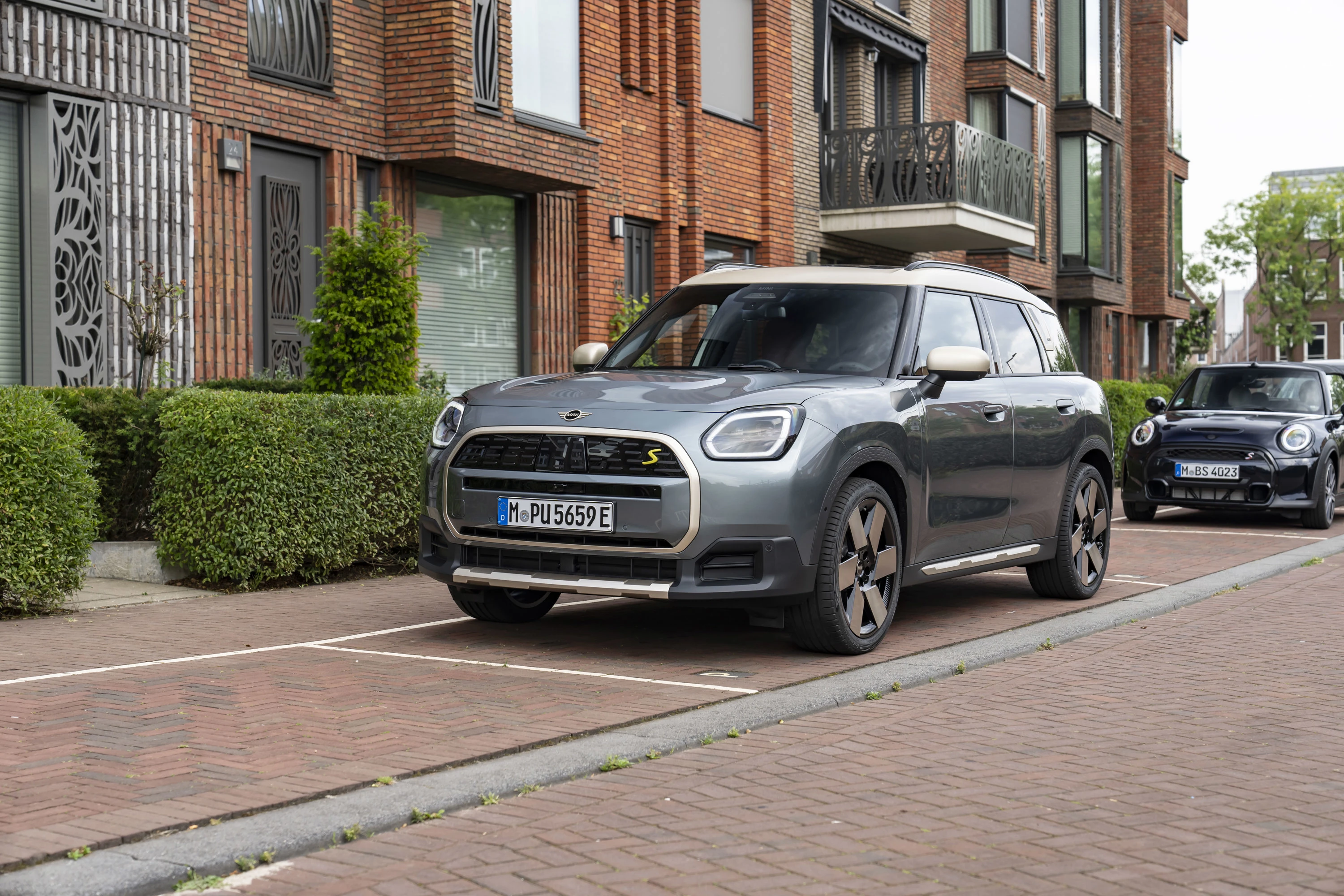 Mini Countryman E exterior view