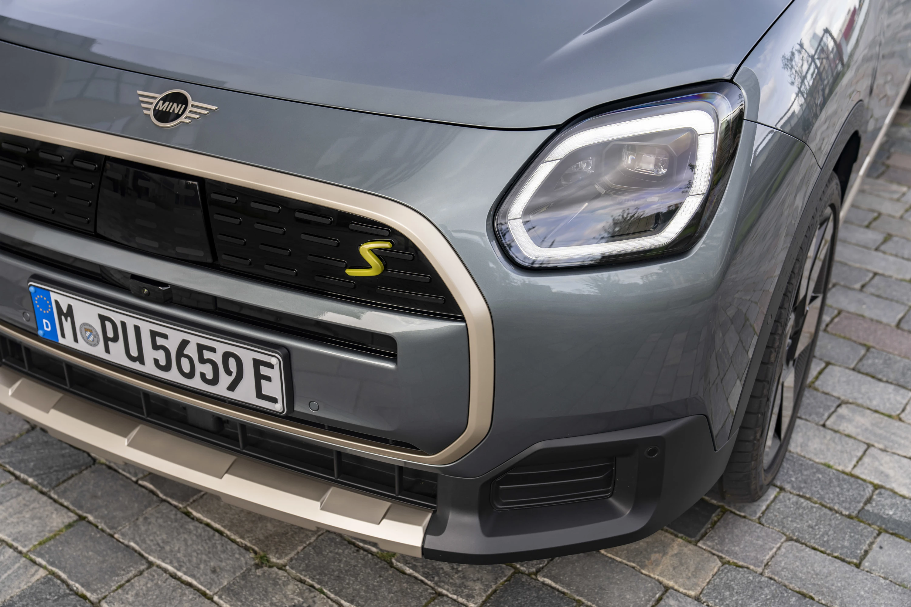 Mini Countryman E headlights view