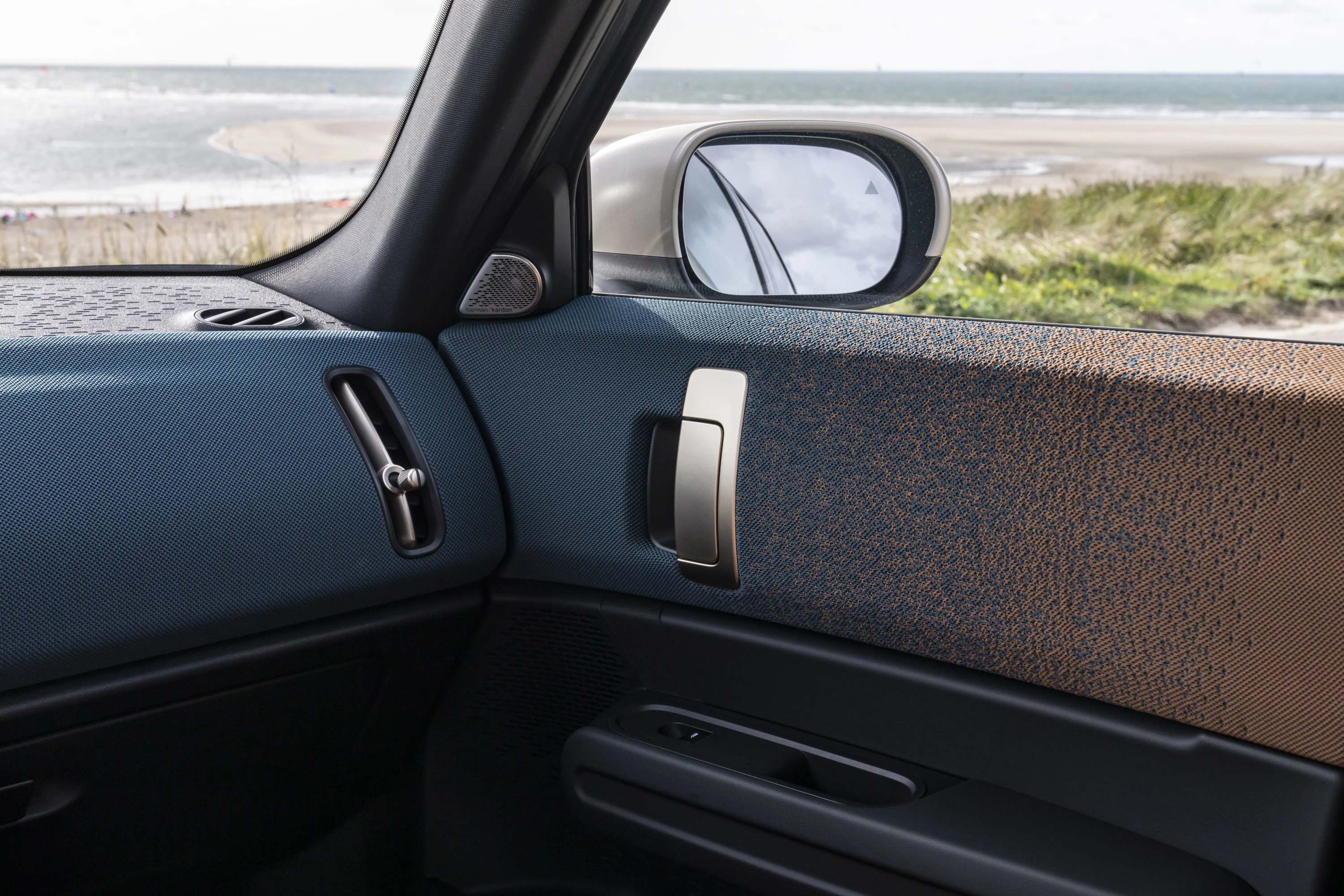 Mini Countryman E details view