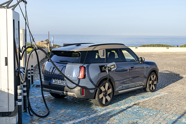 Mini Countryman SE ALL4 charging view