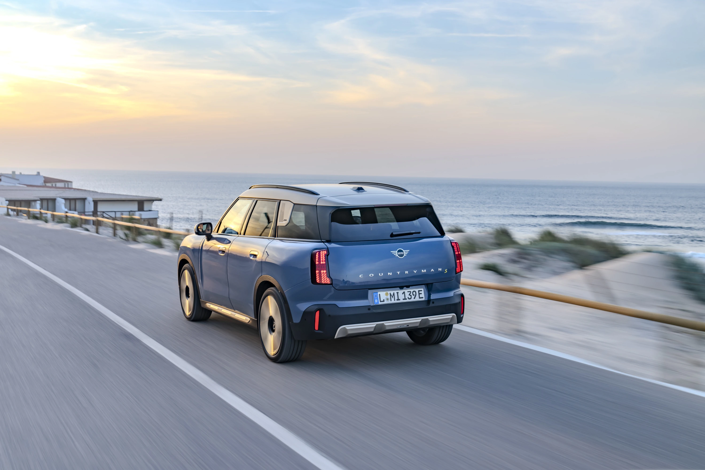 Mini Countryman SE ALL4 dynamic view