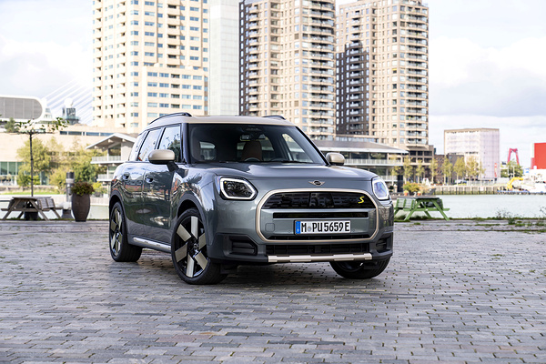 Mini Countryman SE ALL4 exterior view