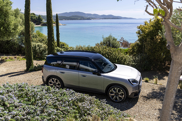 Mini Countryman SE ALL4 exterior view