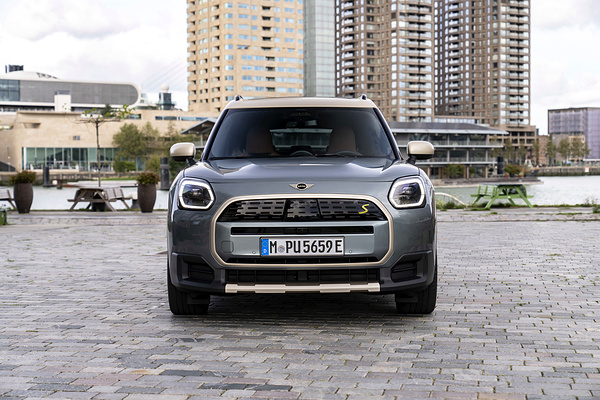 Mini Countryman SE ALL4 exterior view