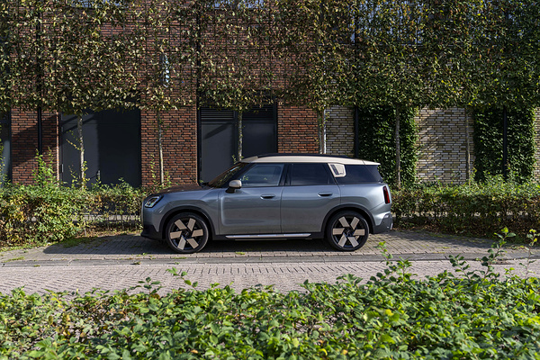 Mini Countryman SE ALL4 exterior view